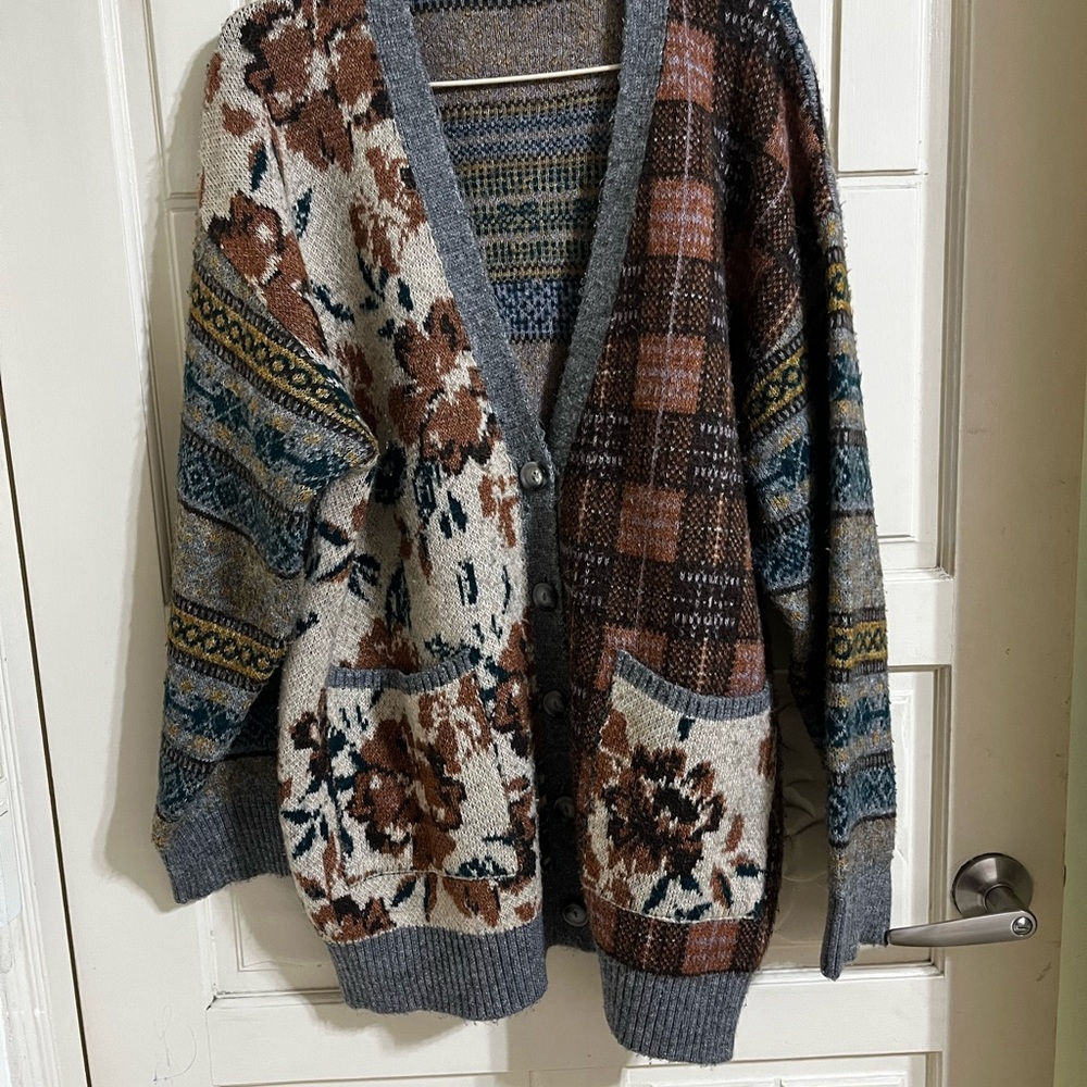 Women’s Multicolor Patterned ZARA Sweater with front pockets